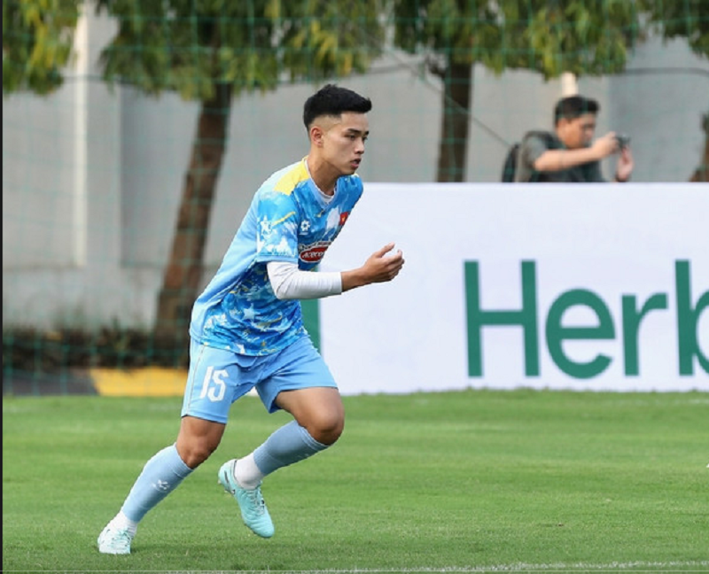 tai-nang-viet-kieu-18-tuoi-duoc-don-len-u23-viet-nam-thu-suc